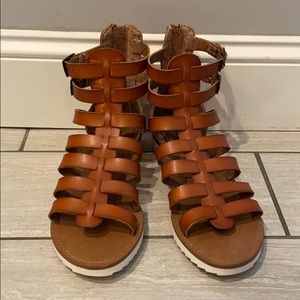 New Mossimo tan Gladiator Sandals size 7.5